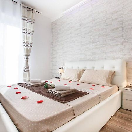 Residenza Larissa Luxury 1 Apartment Verona Bagian luar foto